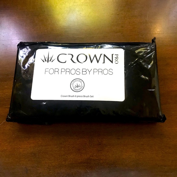 Brand New Crown 5 Piece Makeup Brush Set with Case - Picture 5 of 6